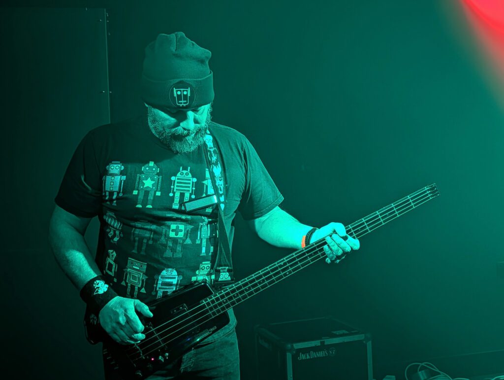 David L., Bassist von Robots of the 80s