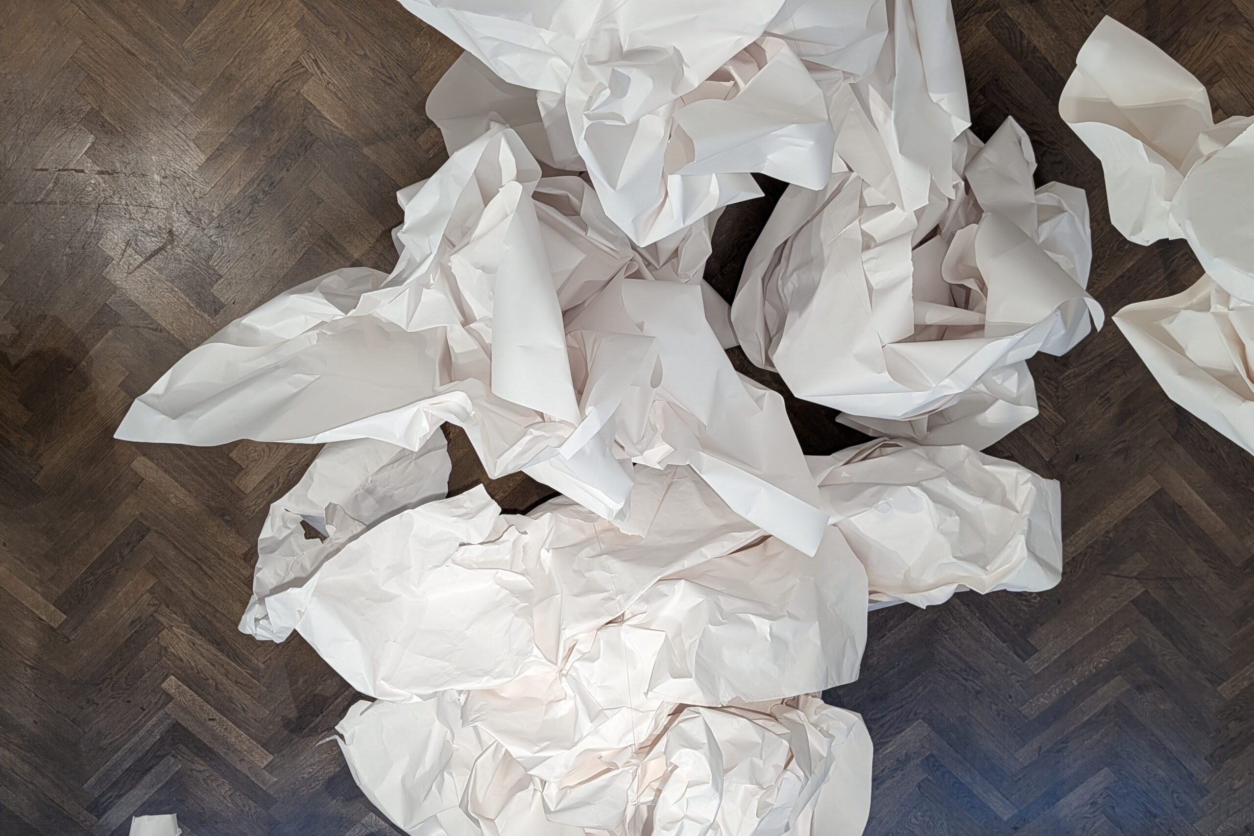 Katrin Paul: Wenn Papier den Raum sprengt