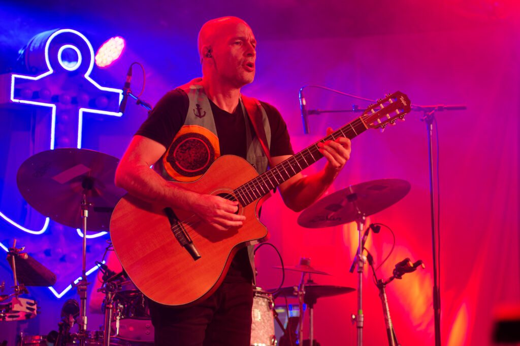 Les Yeux d’la Tête: Stéphane Berti an der Gitarre - live im Zoom Frankfurt | © rabirius
