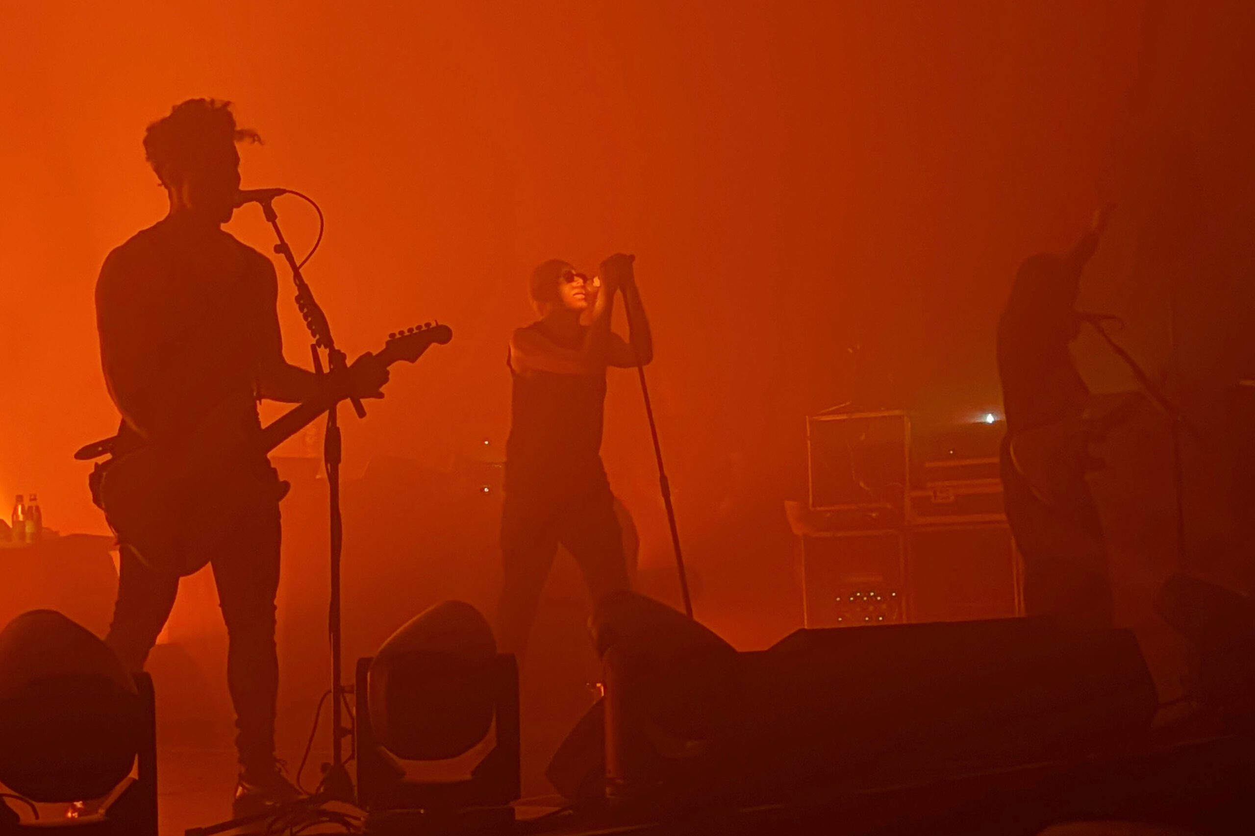 The Sisters of Mercy in der Batschkapp: Nebel und Gegenlicht